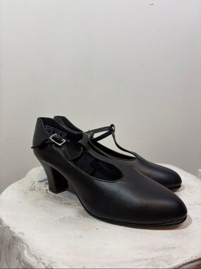 Capezio Womens Jr. Footlight T-Strap, Black size 7 Dance Shoes